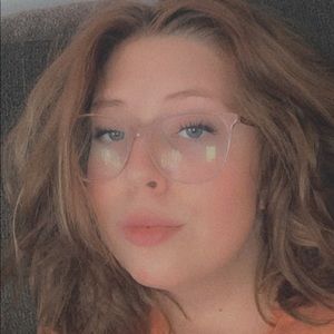 Meet your Posher, Ema